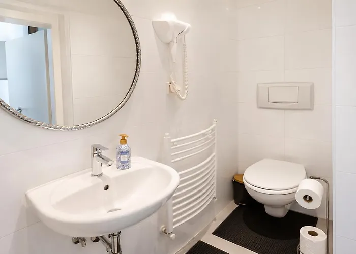 For Longstays, Comfy 1br With Wifi & Tv Bécs